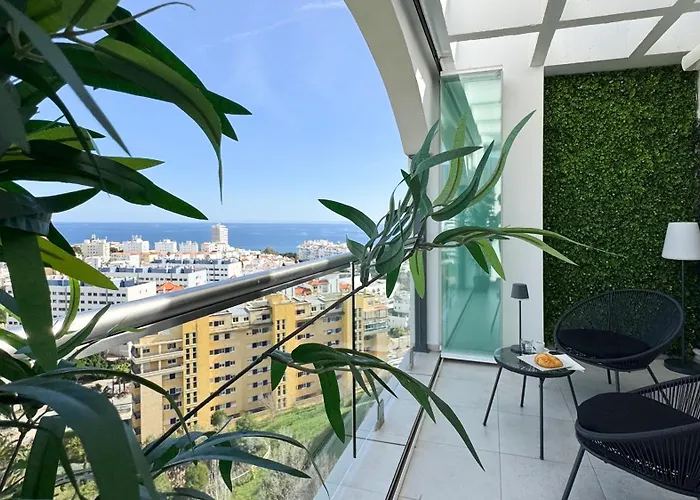 One7 The Sunrise Penthouse Apartment